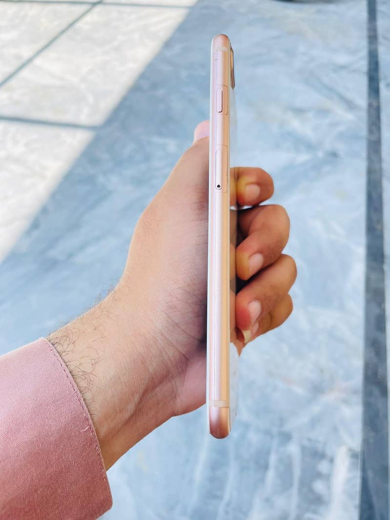 Apple iPhone 8 Plus 5