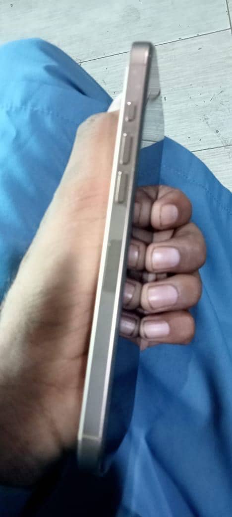 Apple iPhone 16 Pro Max 2