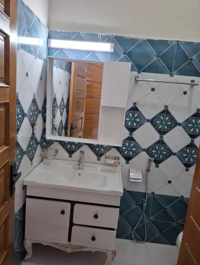 G 13 60 100 HOUSE UPAR POTION AVAILABLE FOR RENT