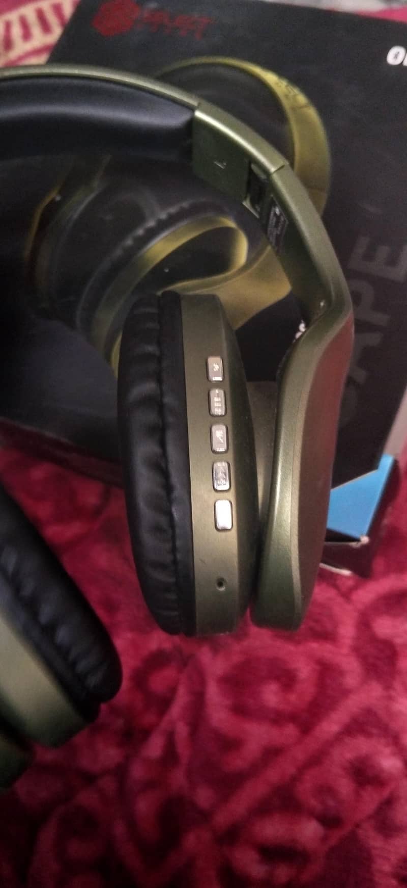 (select made ) (scape model headphone + mp3) 1