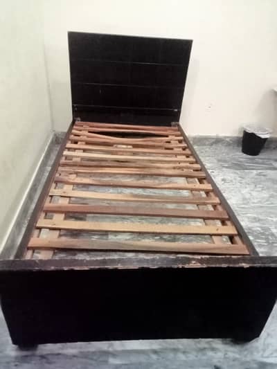 2 Single beds Available Good condition 8/10