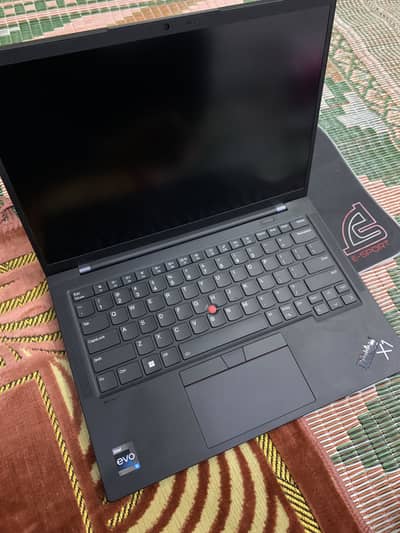 THINKPAD X1 CARBON
