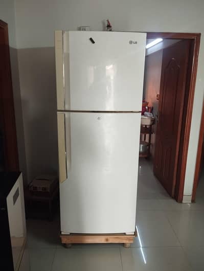Fridge with stablizer