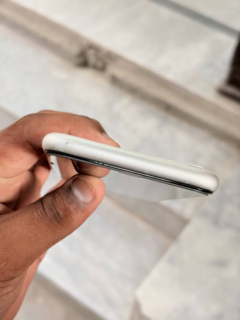 Apple iPhone 11 5