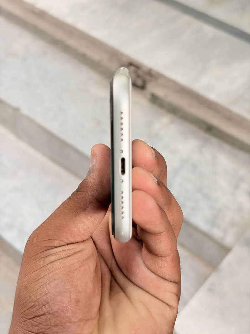Apple iPhone 11 6