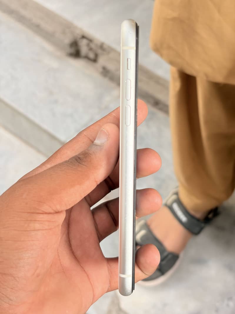 Apple iPhone 11 7