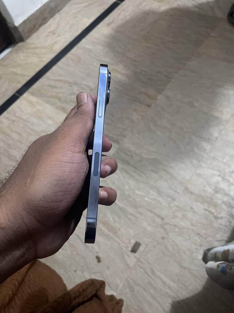Apple iPhone 13 Pro Max 4