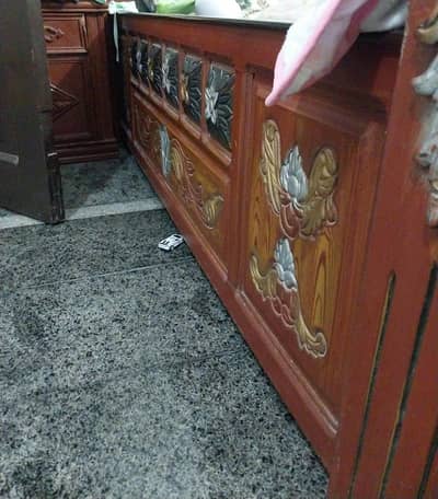 Bed and mirror almari