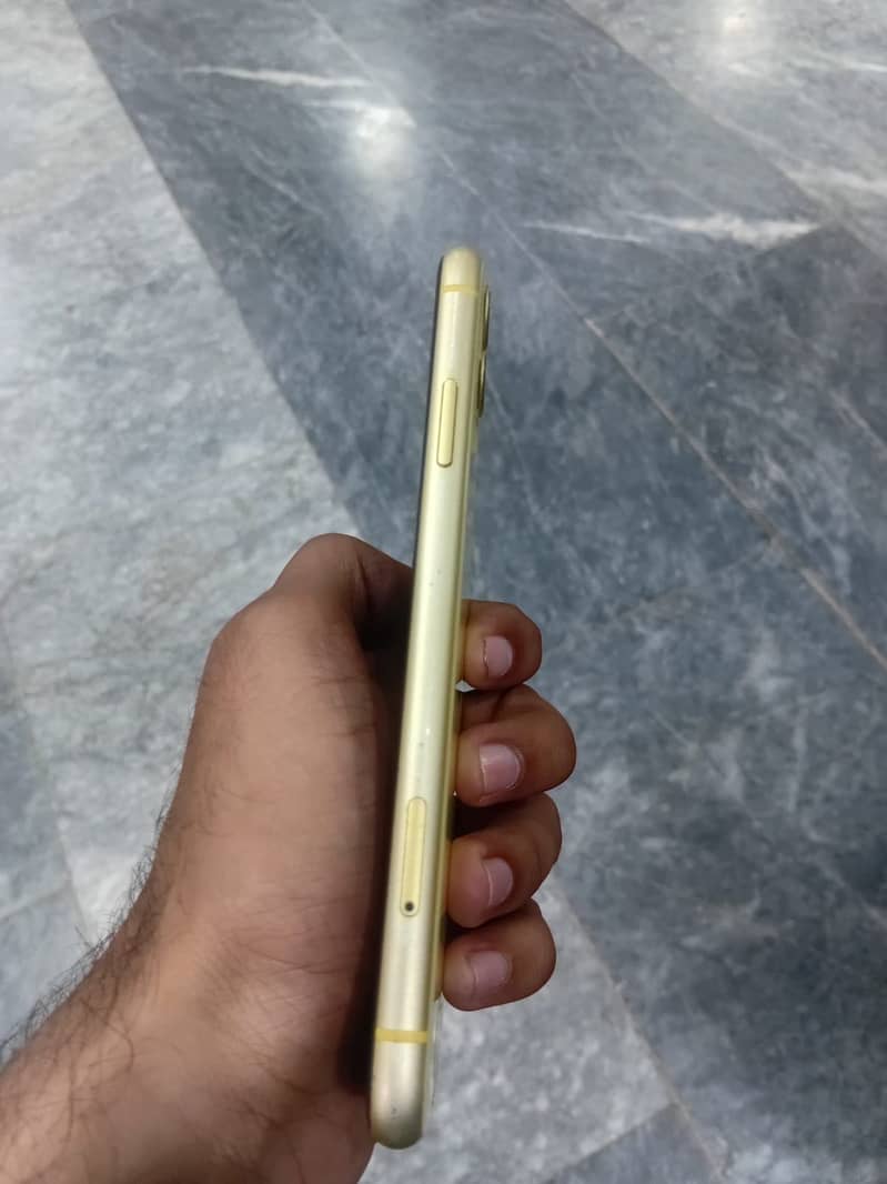 Apple iPhone 11 3