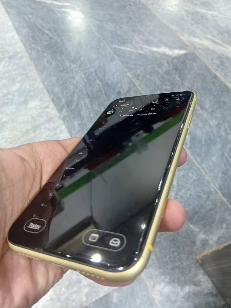Apple iPhone 11 4
