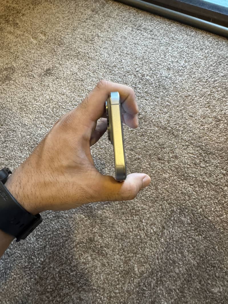 Apple iPhone 15 Pro Max 4