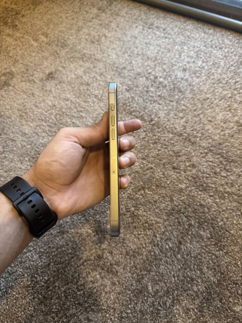 Apple iPhone 15 Pro Max 5