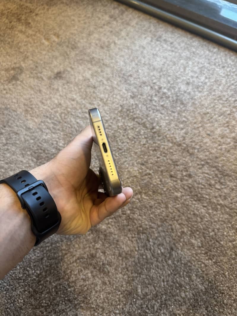 Apple iPhone 15 Pro Max 6