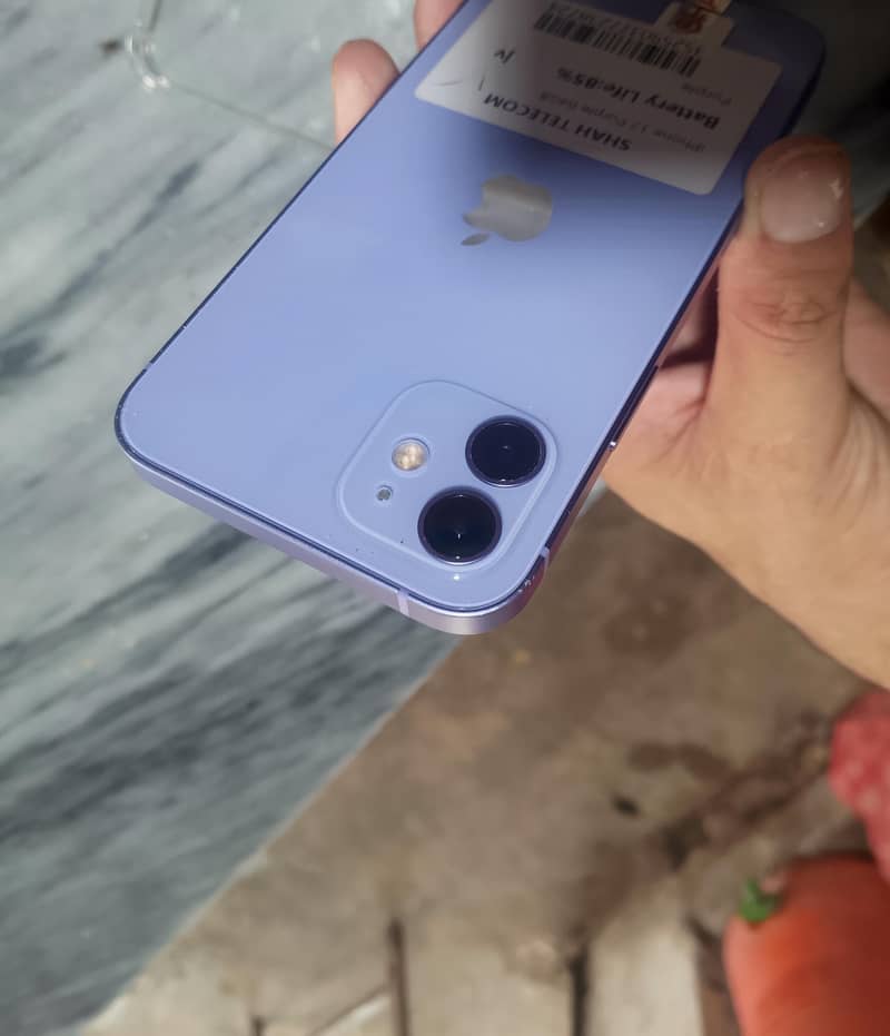 Apple iPhone 12 4