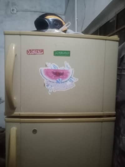pel frige ok ha bs nichy door ki light nhi chal rahi