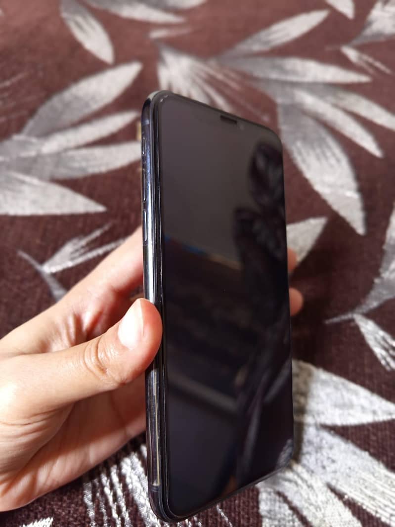 Apple iPhone XS 1
