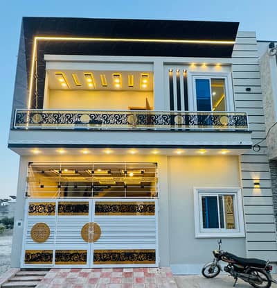 Alraheem town rafyqamer road 5 mrla proper double story luxury house urgent Sale one main complete ho jay ga