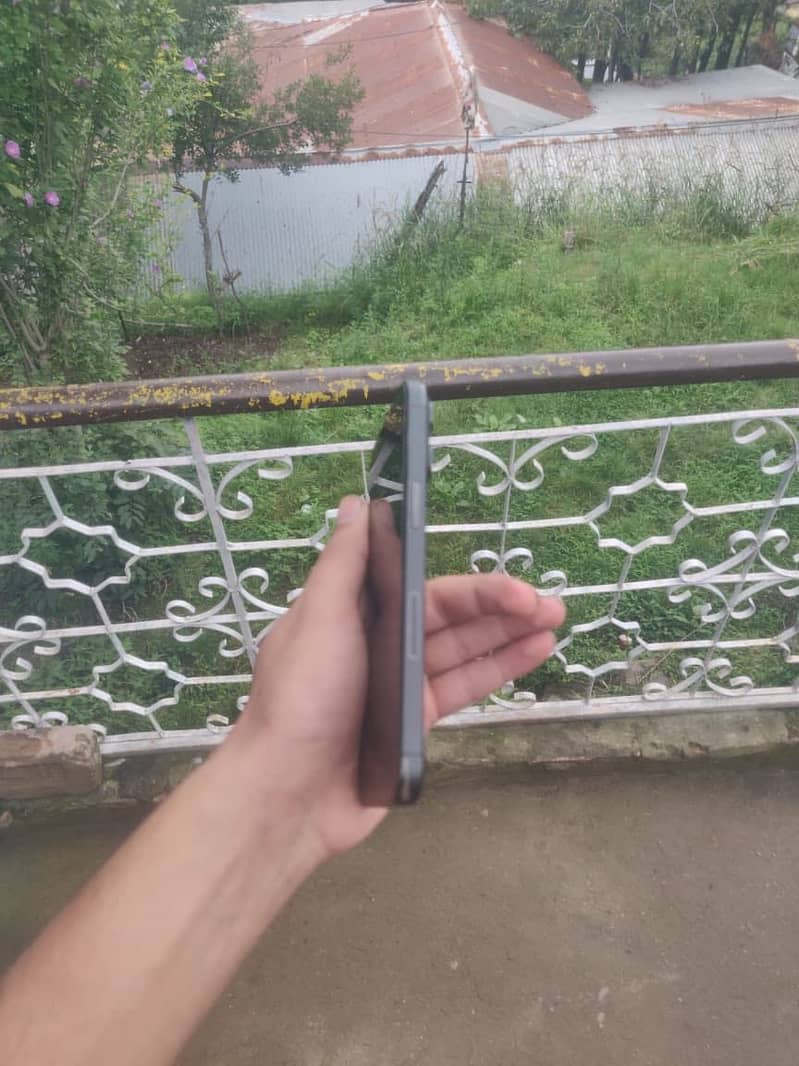 Apple iPhone 15 Pro Max 6
