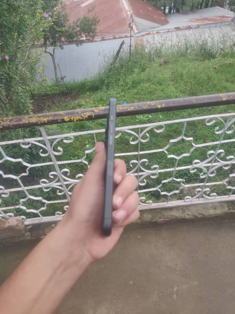 Apple iPhone 15 Pro Max 9