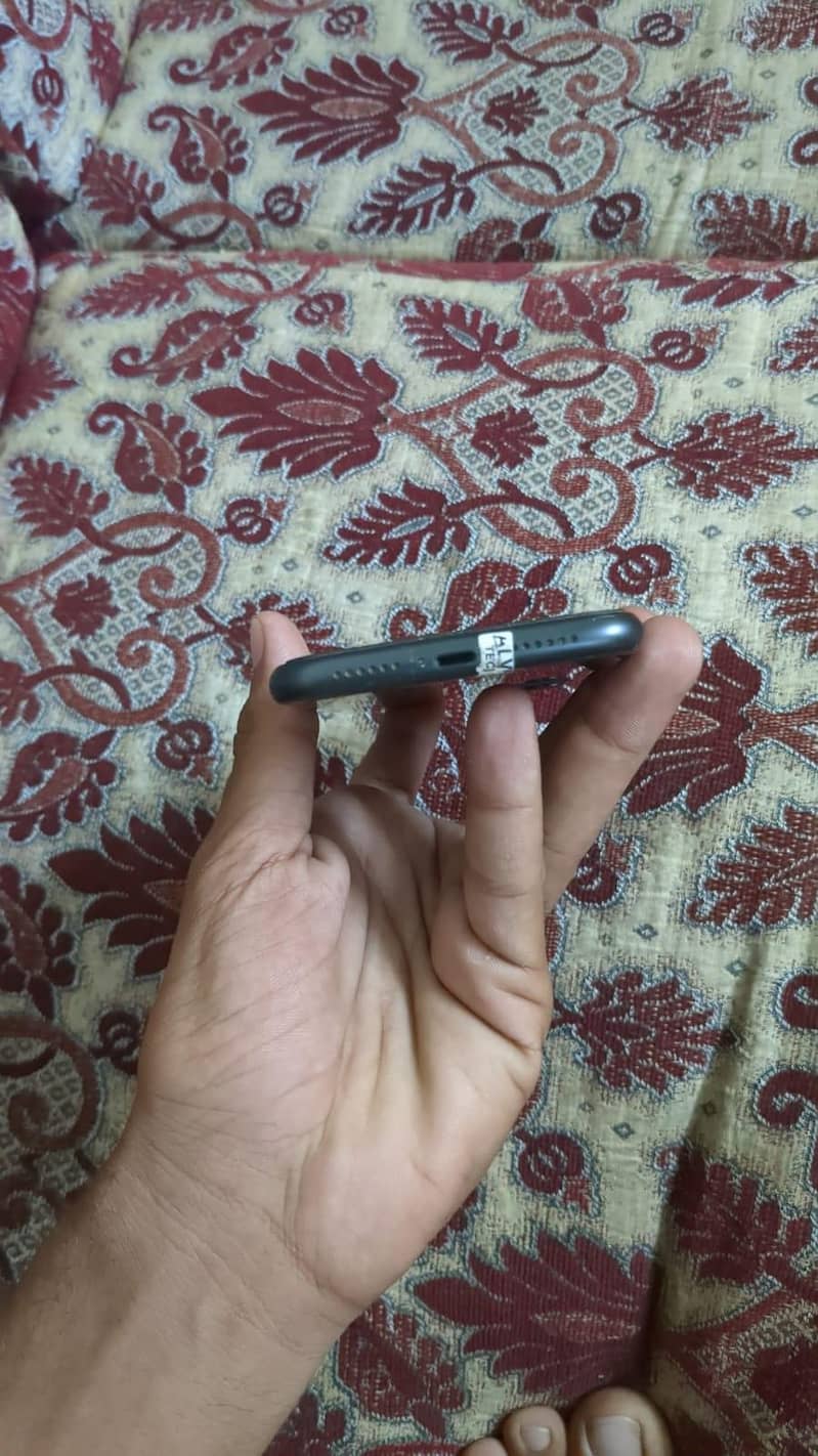 Apple iPhone 11 6