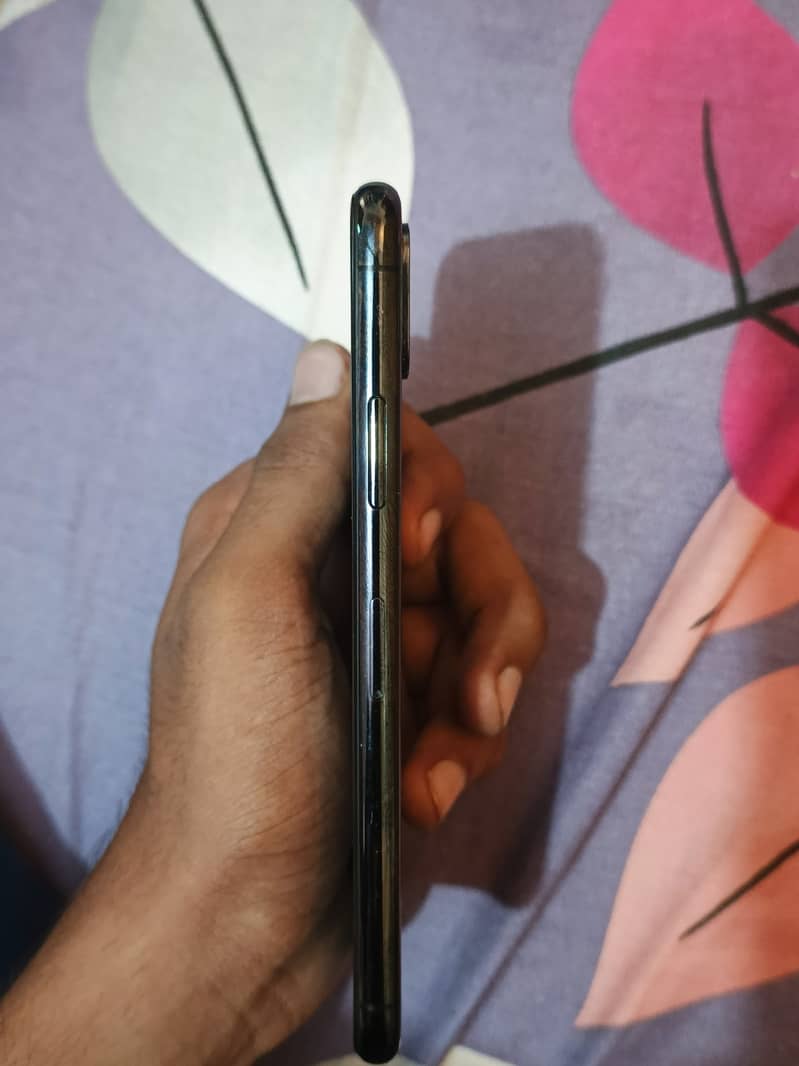 Apple iPhone X 3