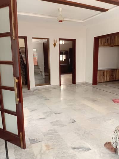 1 Kanal double storey House for rent in Sarwar road Cantt