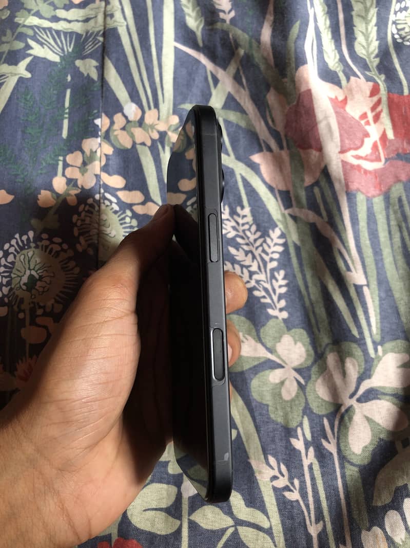 Apple iPhone 16 1
