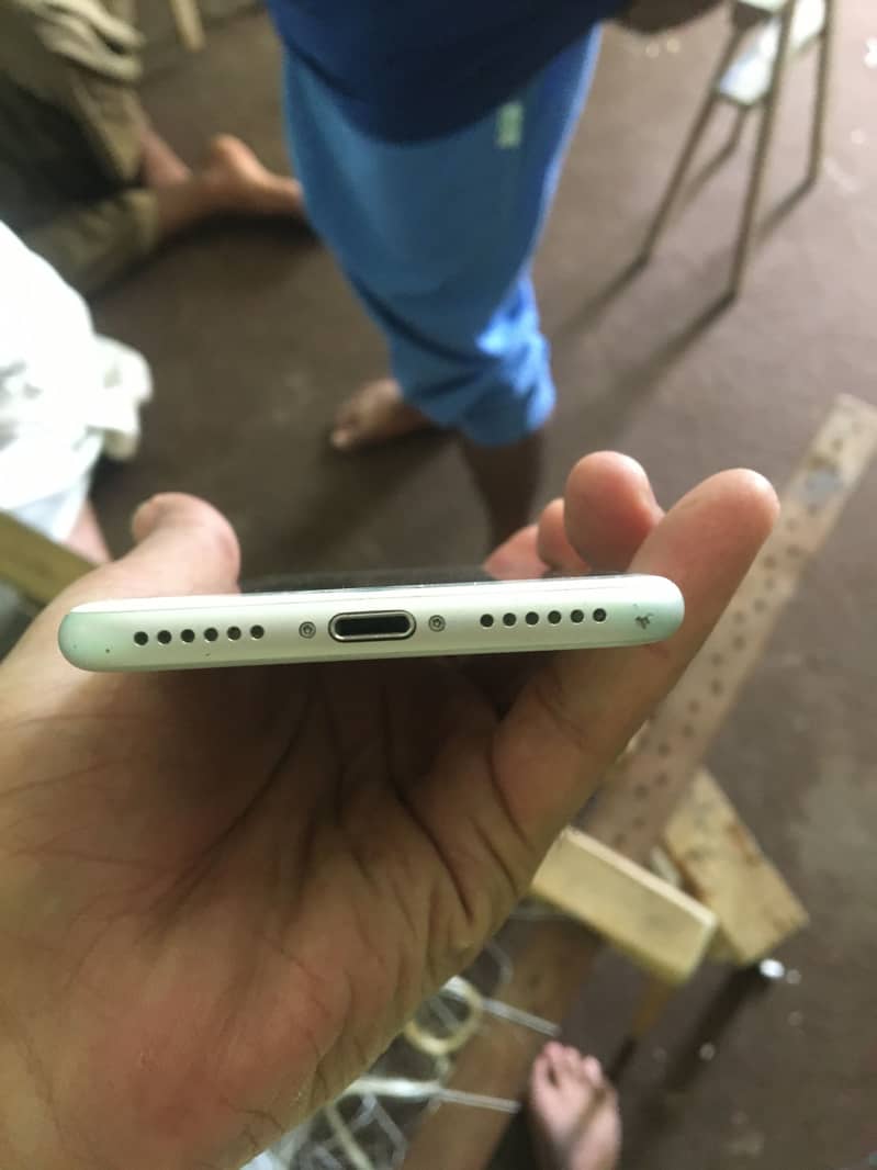 Apple iPhone 7 1