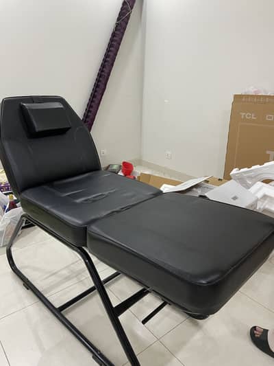 folding facial bed black
