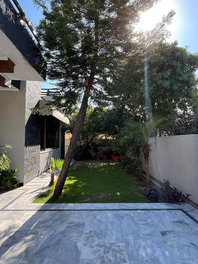 Beautiful 1 Kanal Furnished 5-Bedroom Single Unit House for Rent
