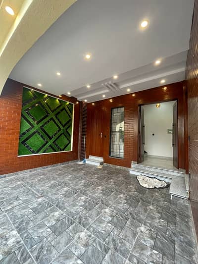 7 Marla Slightly Used Double Unit House For Sale | Gas Available | Investor Price