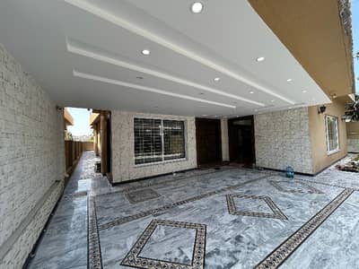 Brand New Designer 1 Kanal House For Rent