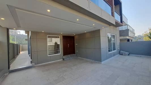 10 Marla House For Rent Prime Location