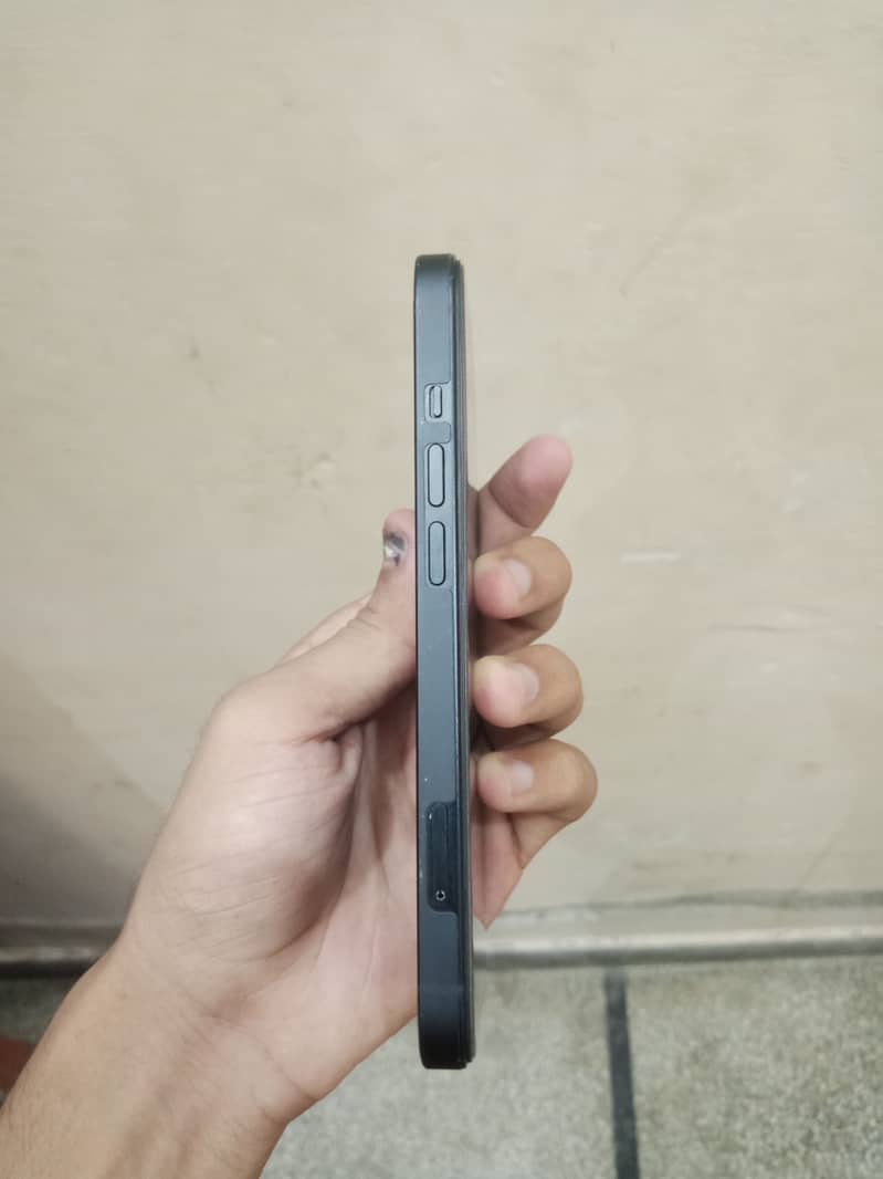 Apple iPhone 13 2