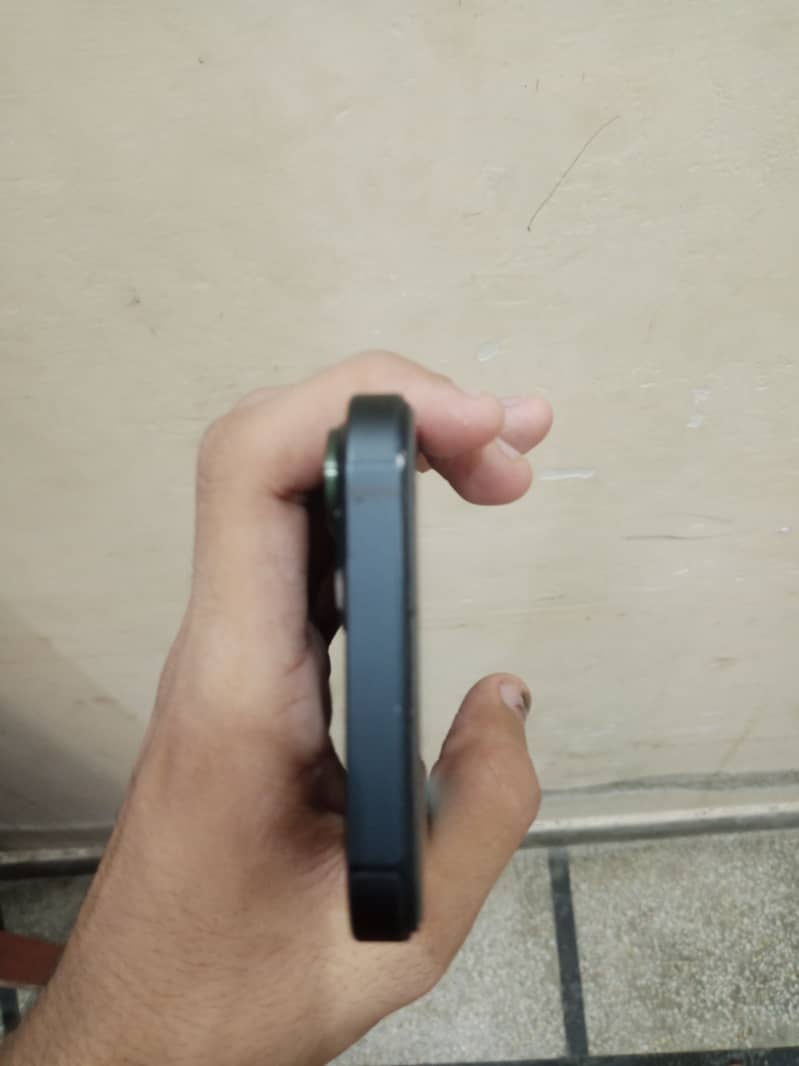 Apple iPhone 13 3
