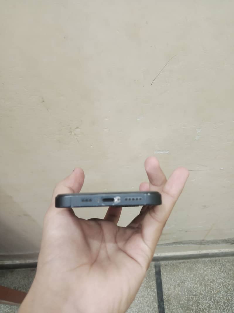 Apple iPhone 13 4