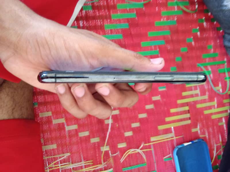 Apple iPhone 11 Pro 6