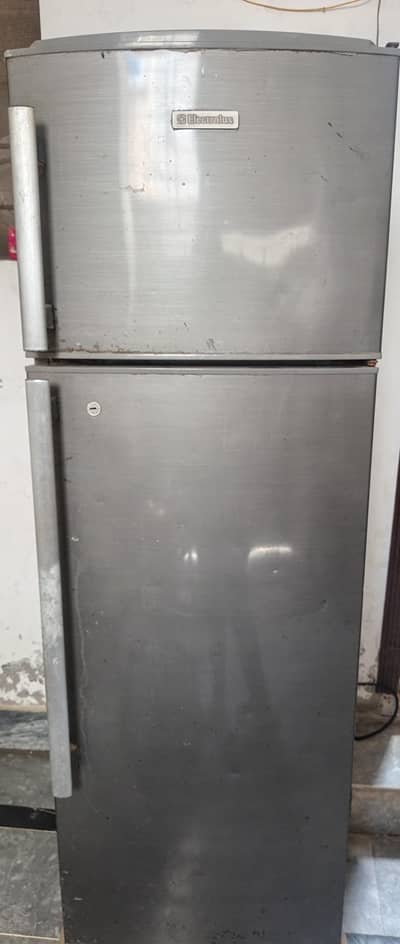 Electrolux 2 door fridge good condition just gas khatam hai