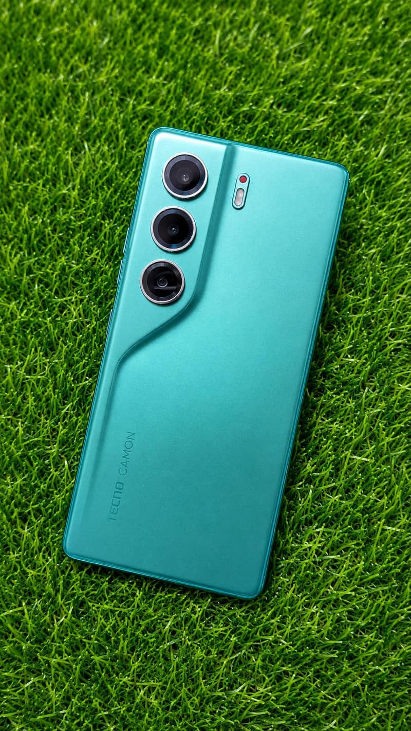 Tecno CAMON 40 Pro 1