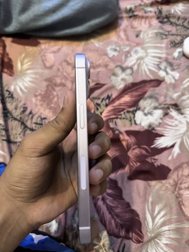Apple iPhone 14 3