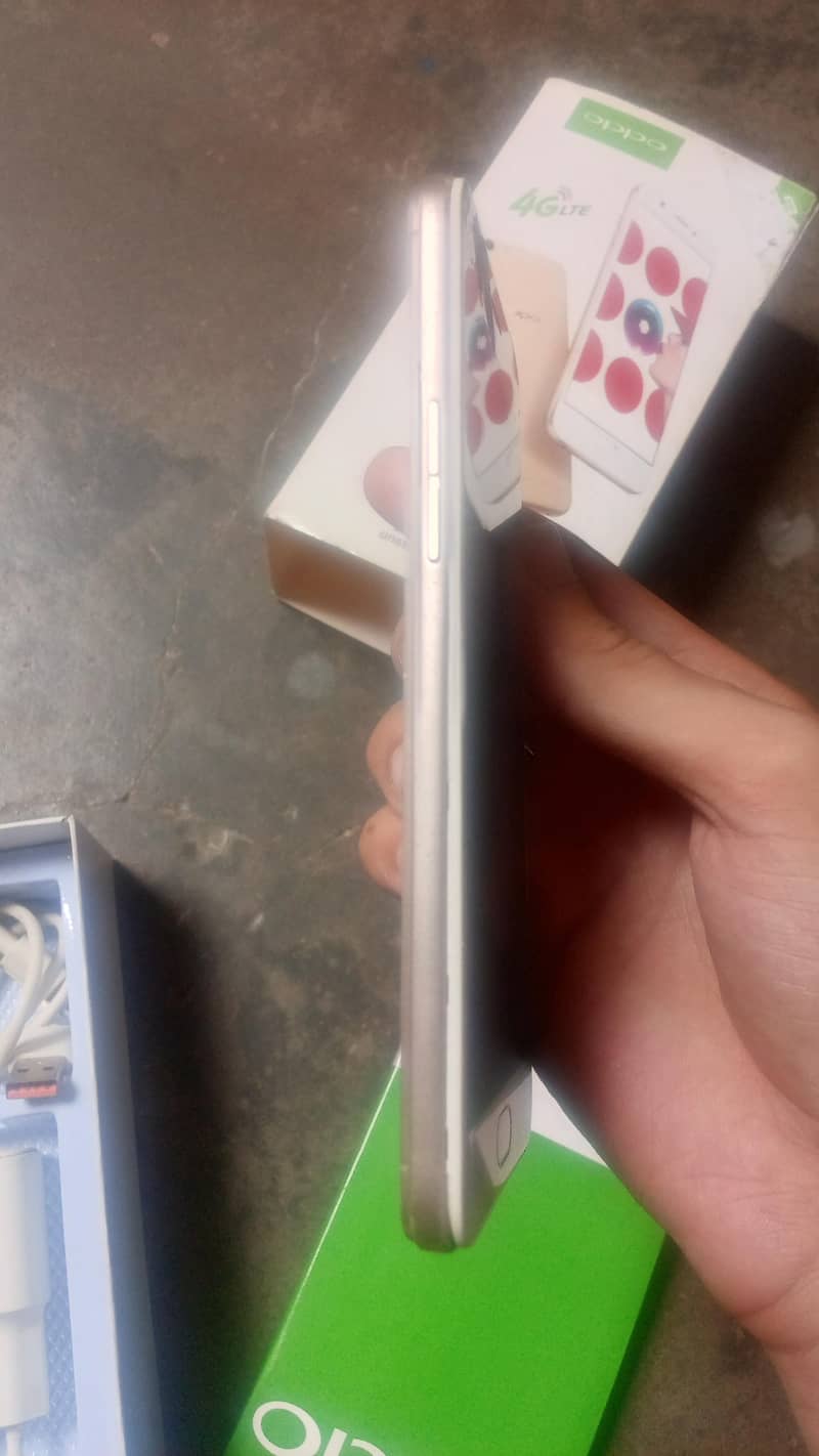 OPPO A57 0