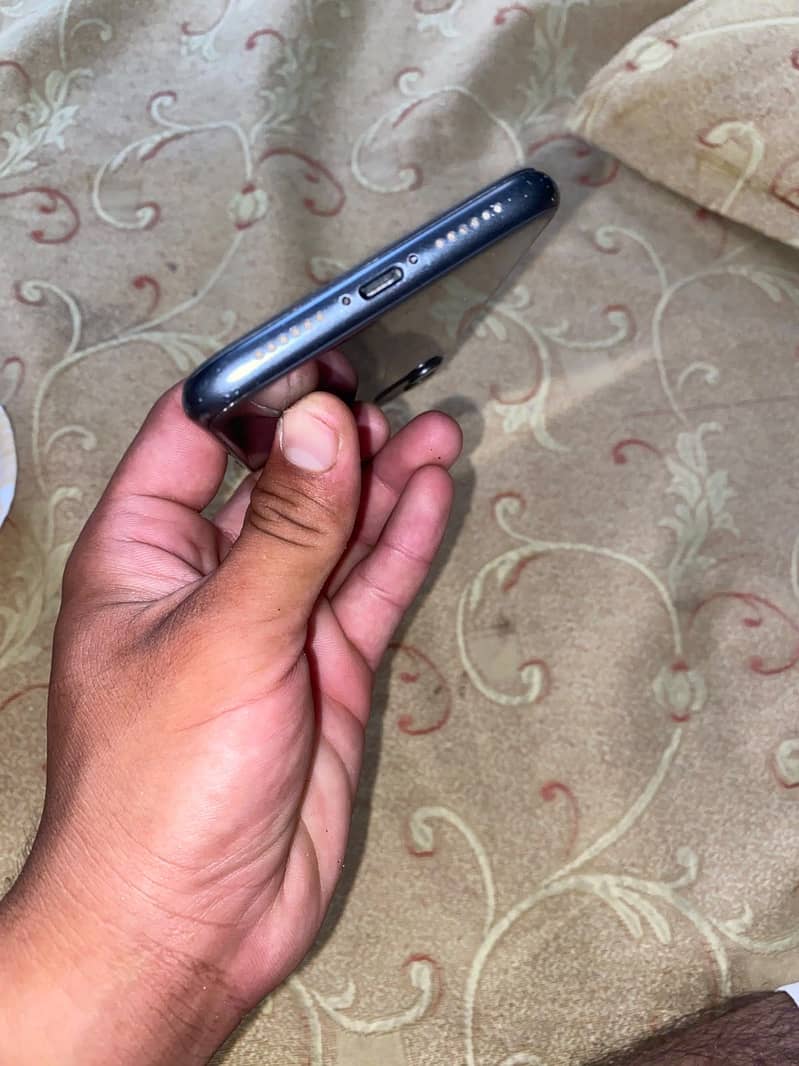 Apple iPhone 11 0