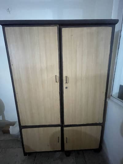 Big size Double door wardrobe in good condition