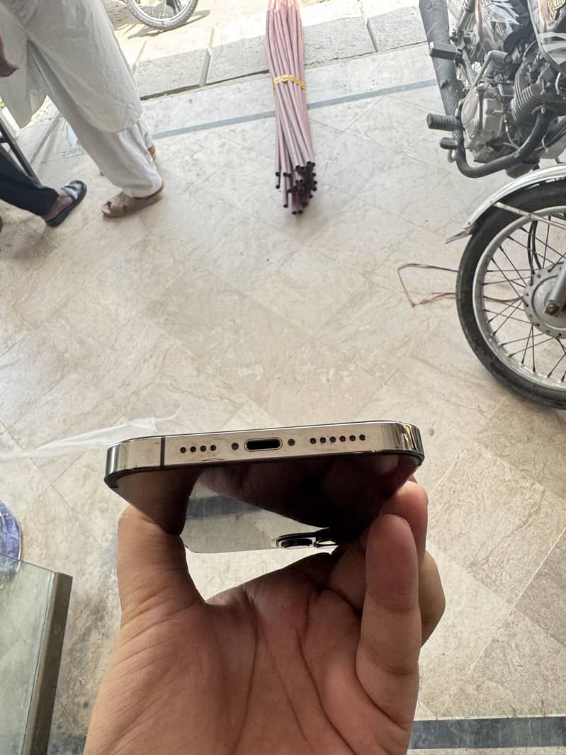 Apple iPhone 12 Pro Max 1