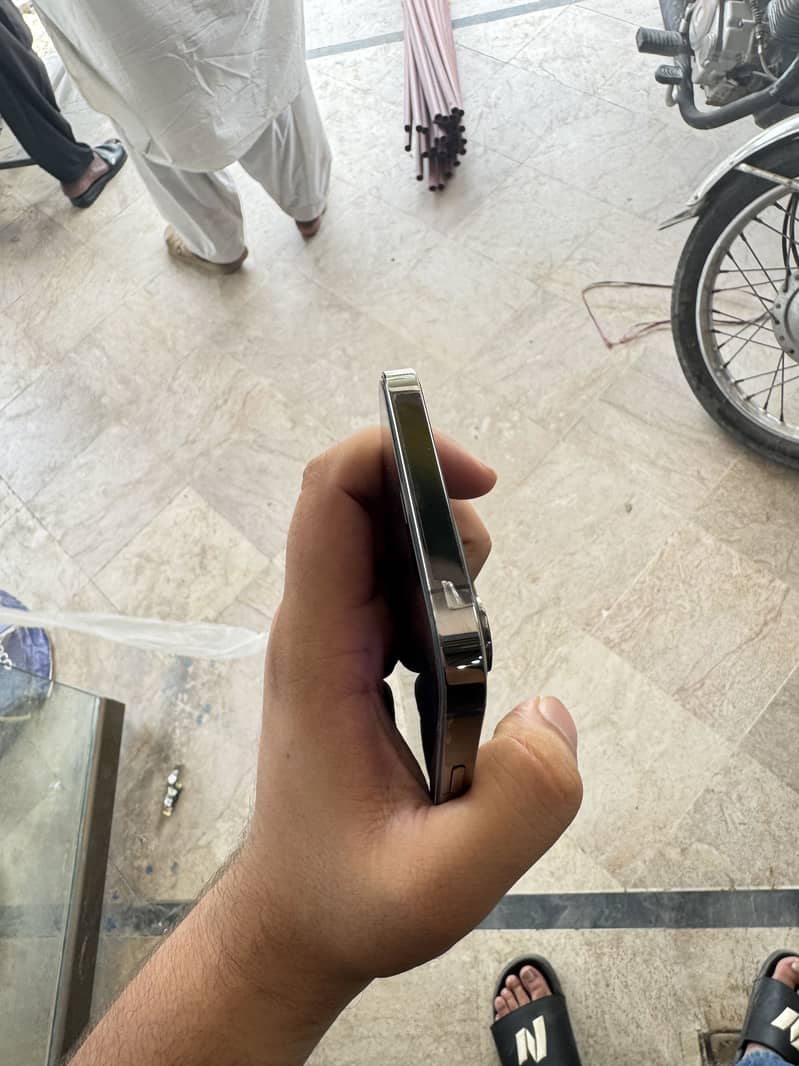 Apple iPhone 12 Pro Max 4