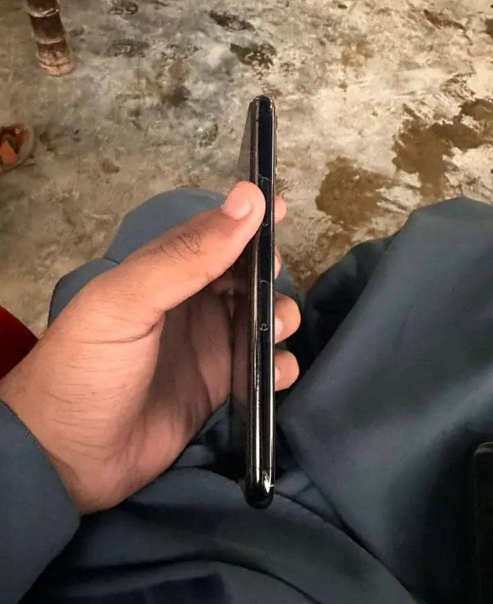 Apple iPhone 11 Pro 4