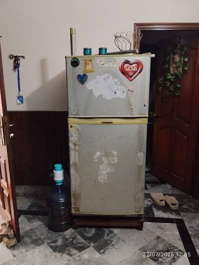 Selling jumbo size Dawlance Fridge