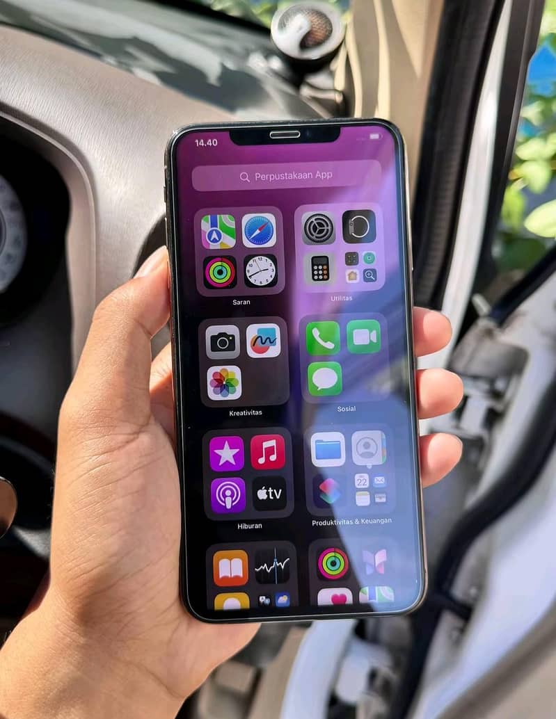 Apple iPhone XS Max 1