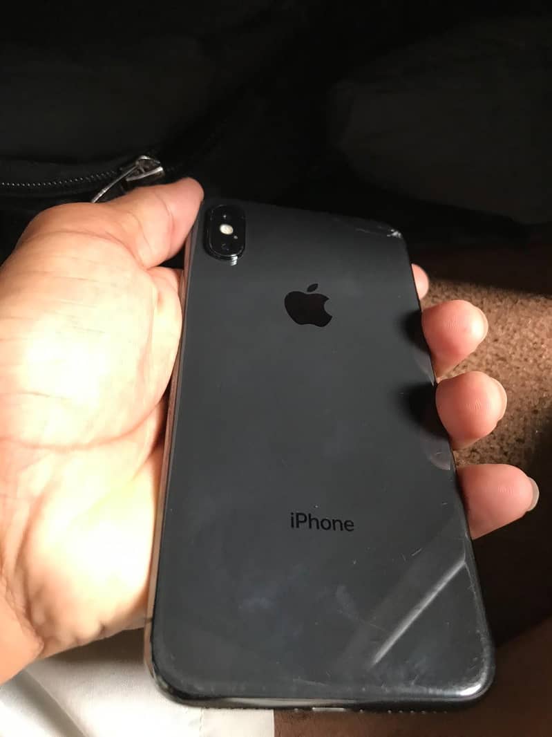 Apple iPhone X 4