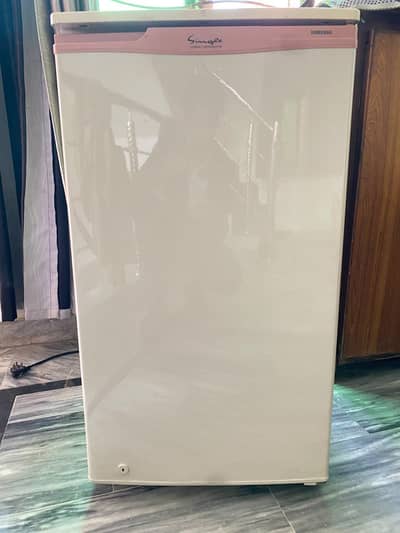 mini fridge Samsung
